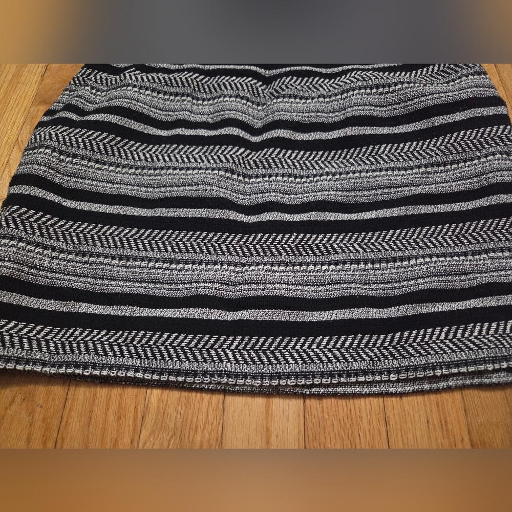 Lou & Grey Womens Black and Gray Striped Mini Skirt With Pockets EUC Size M - Picture 9 of 14